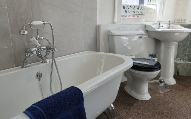 03 - Hickman Supplies Bathroom Showroom - Bayswater Bath, WC and Full Pedestal Basin